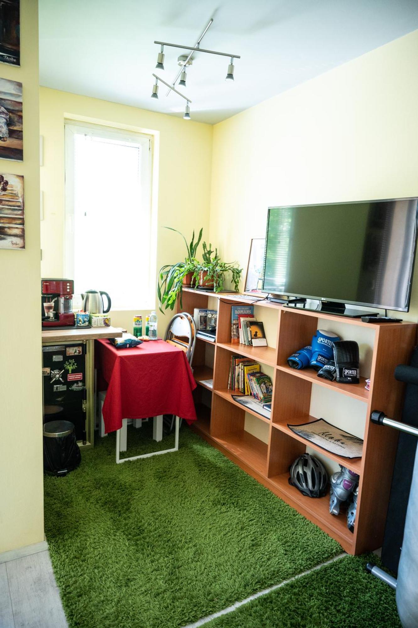 Private In The Center, Close To Subway, Medical