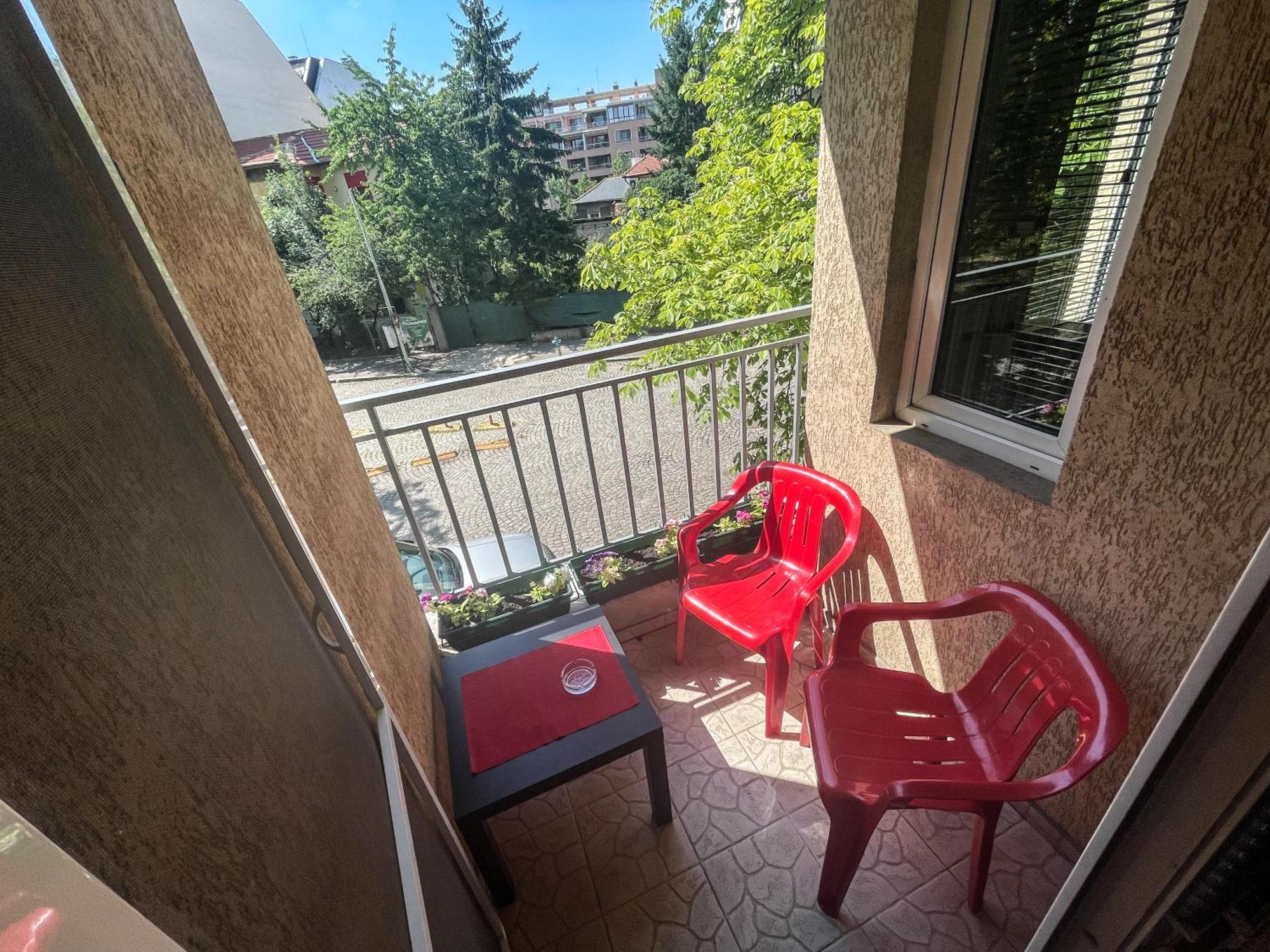 Private In The Center, Close To Subway, Medical