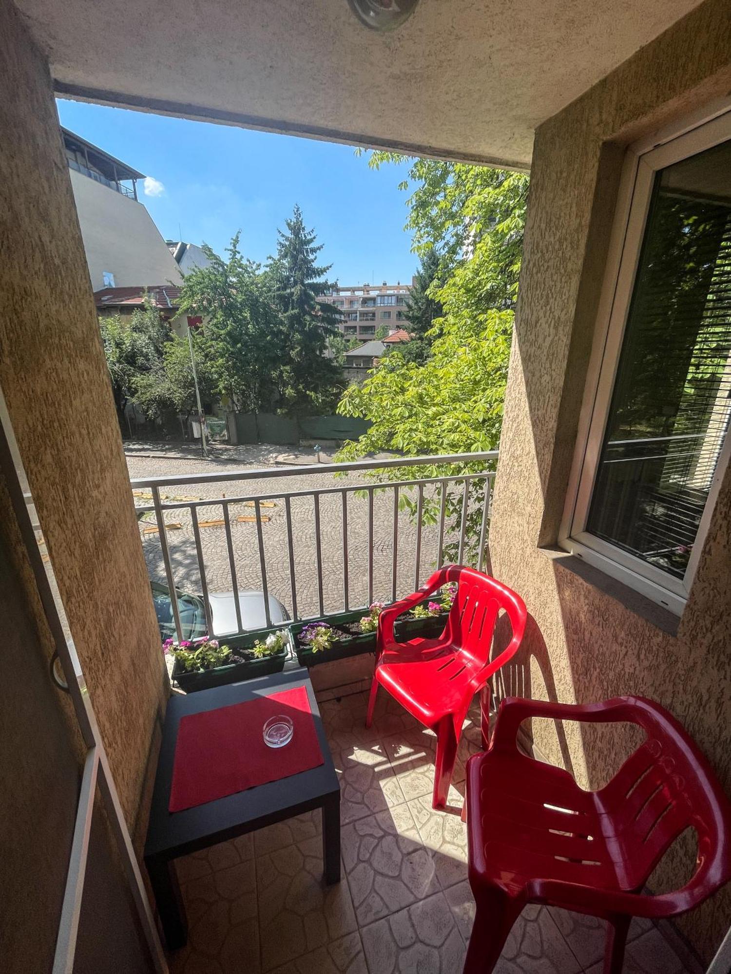 Private In The Center, Close To Subway, Medical
