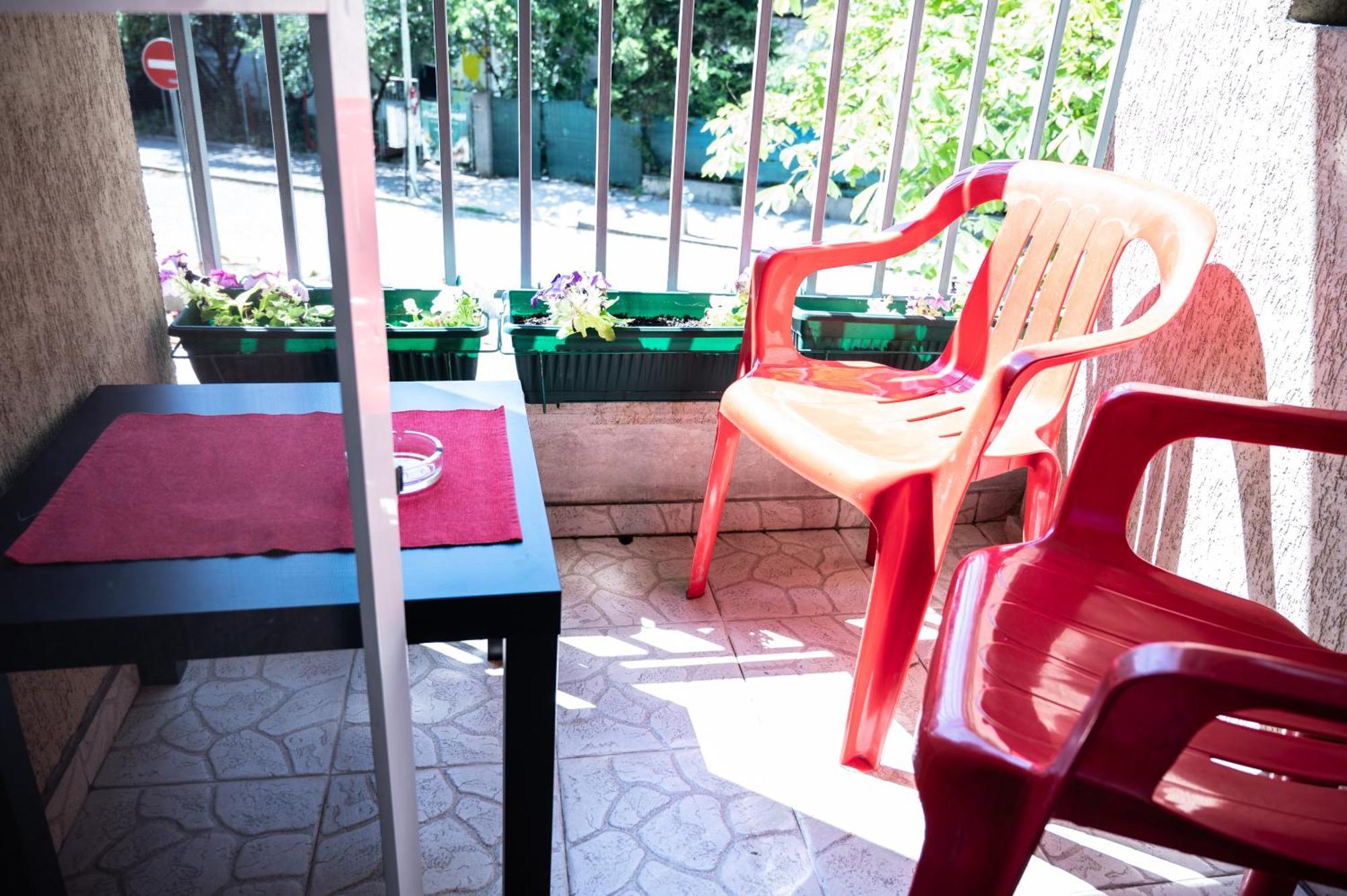 Private In The Center, Close To Subway, Medical